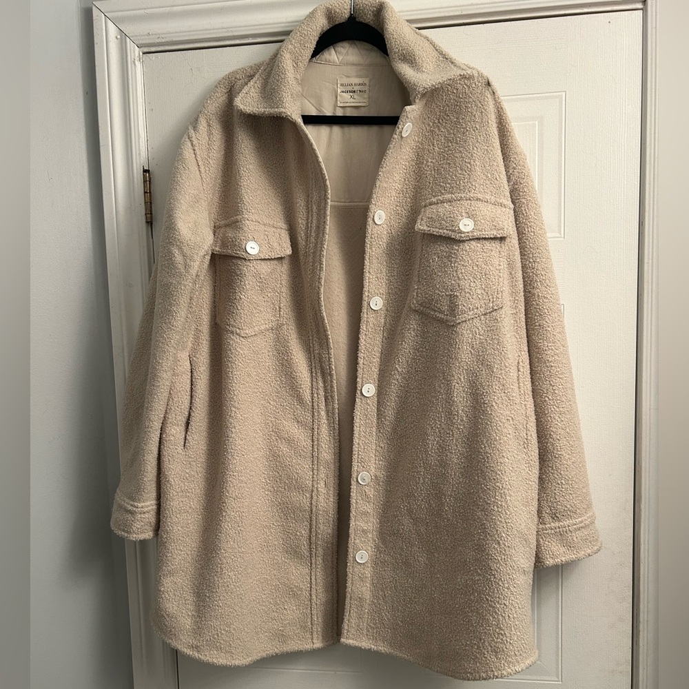 Jillian Harris and Jackson Rowe Collab size XL
Bouclé Shacket